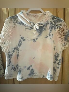 Vintage Havana Tie dye hoodie with Scrolled short sleeves.